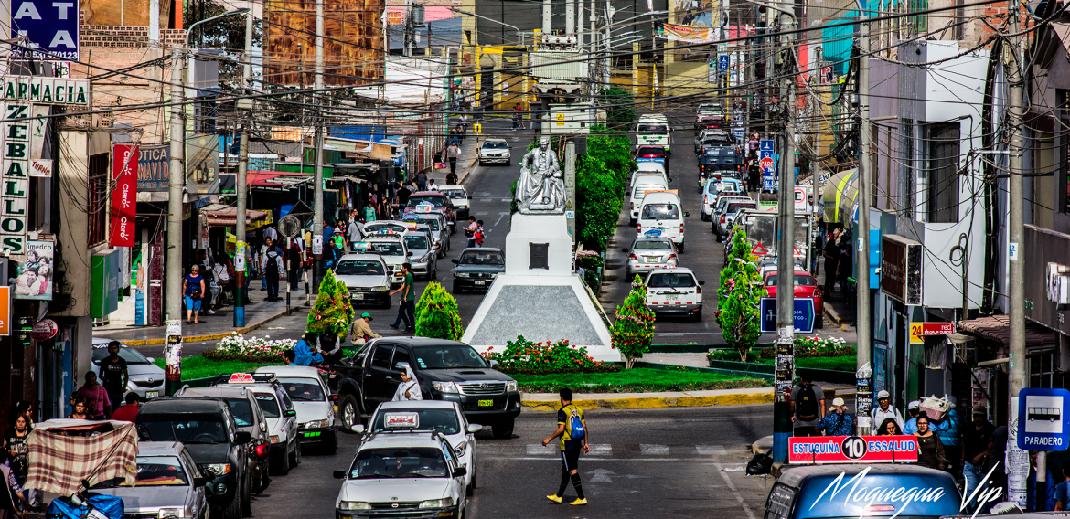 Monumento de Mariategui en la Avenida Balta – Moquegua