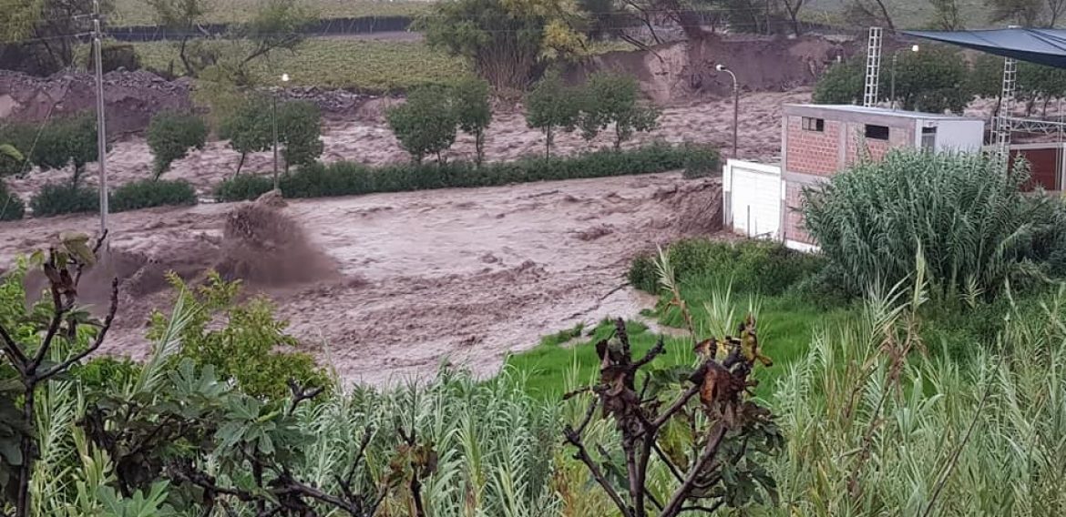Alarma en Moquegua por ingreso del rio y fuertes lluvias