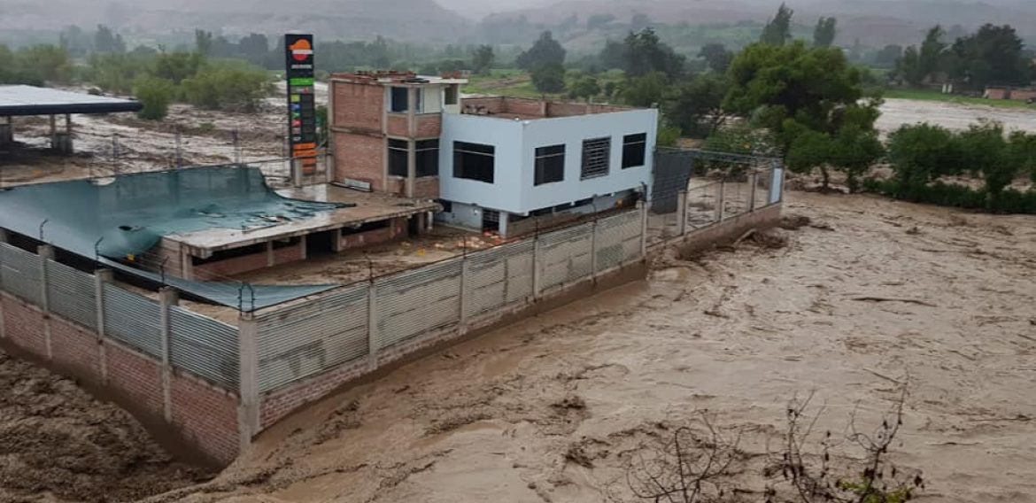 Alarma en Moquegua por ingreso del rio y fuertes lluvias